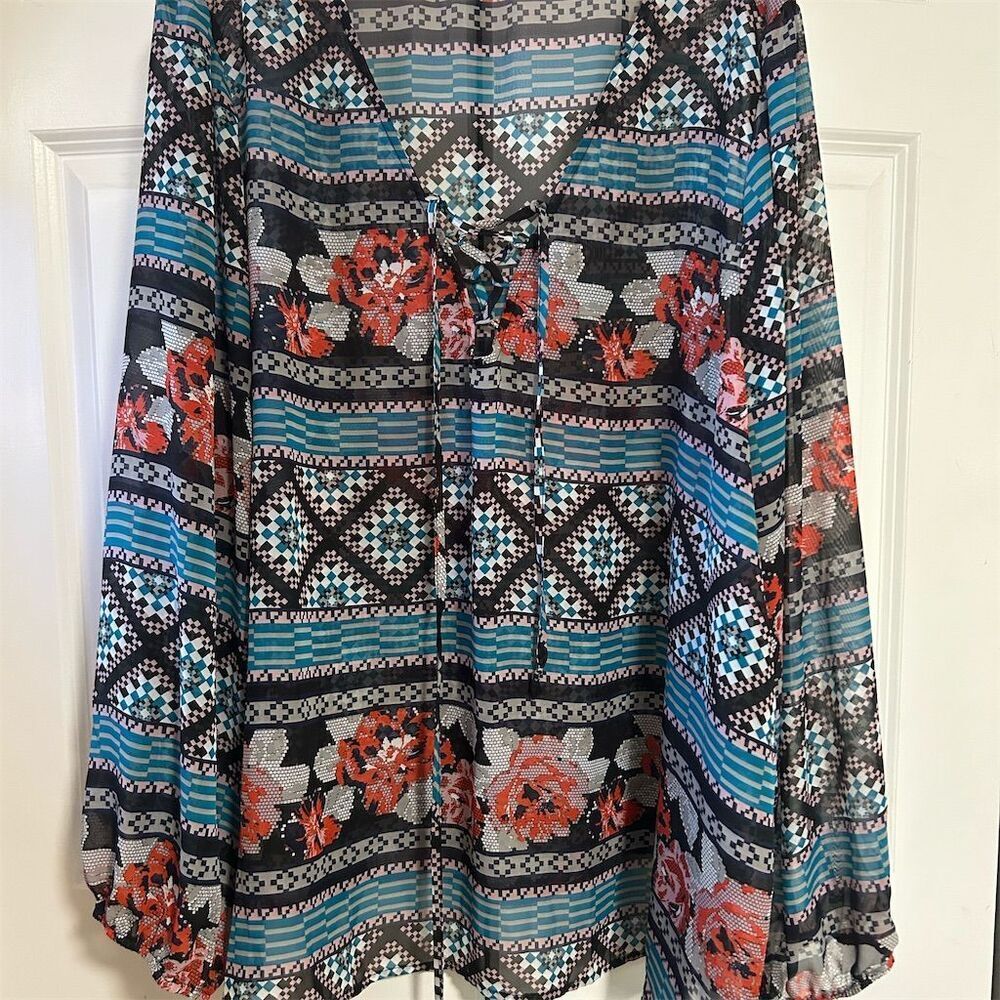 Eyeshadow Women's 3XL Geometric Floral Blouse Lace-Up V-Neck Multicolor